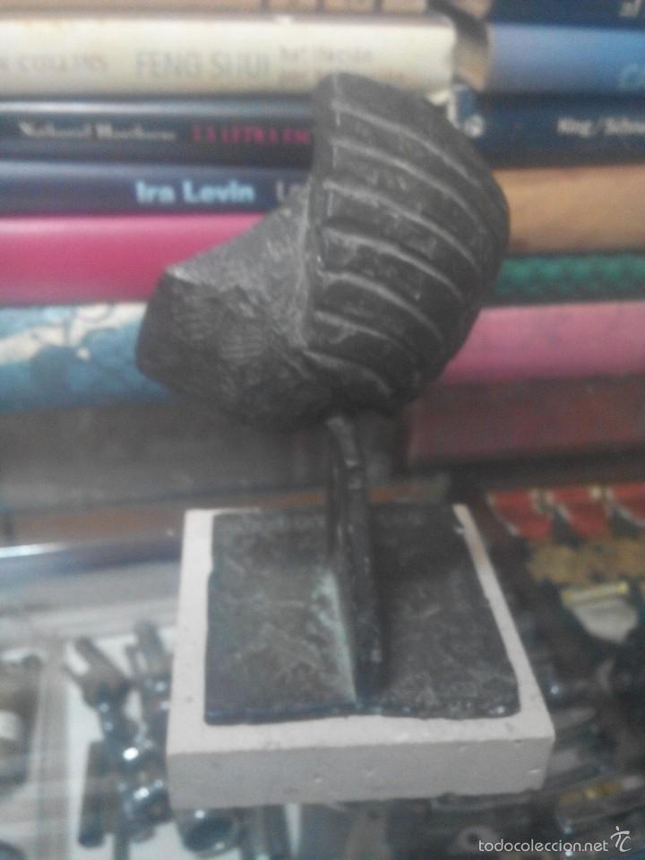 Antig&uuml;edades: escultura titulada videomedia de bronce - Foto 5