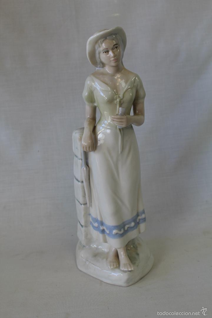 Antiquit&eacute;s: figura en porcelana tito