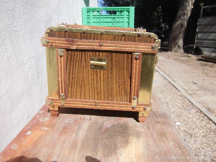 Antig&uuml;edades: cofre madera hecho a mano - Foto 4