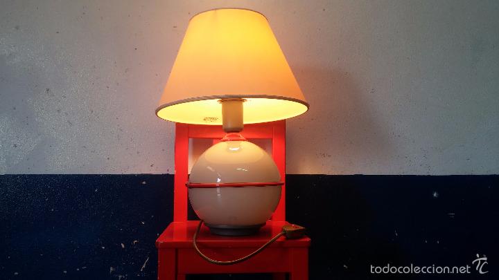 Antig&uuml;edades: Lampara de mesa vintage con base de vidrio - Foto 1