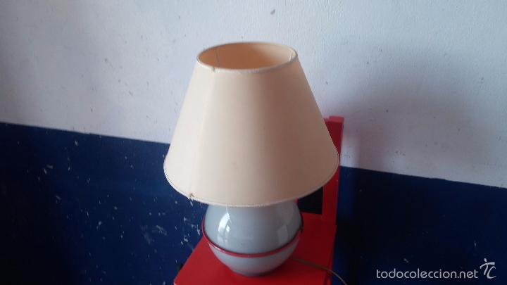 Antig&uuml;edades: Lampara de mesa vintage con base de vidrio - Foto 2