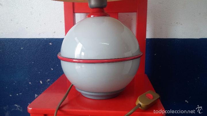 Antig&uuml;edades: Lampara de mesa vintage con base de vidrio - Foto 16