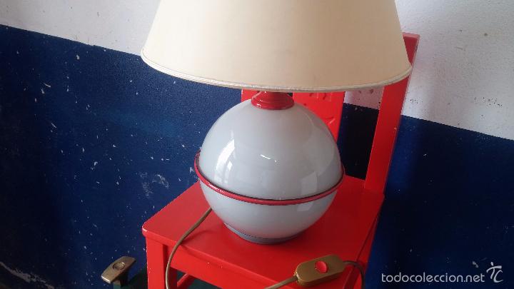 Antig&uuml;edades: Lampara de mesa vintage con base de vidrio - Foto 20