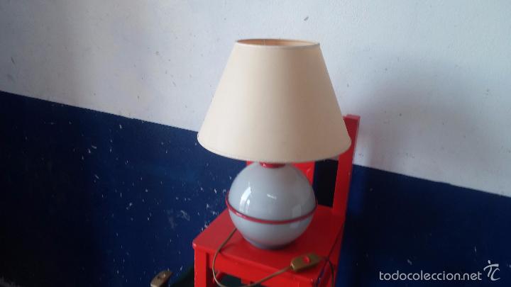 Antig&uuml;edades: Lampara de mesa vintage con base de vidrio - Foto 21