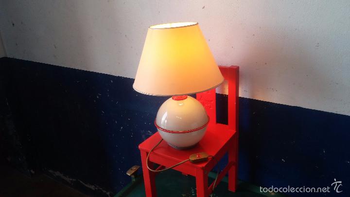 Antig&uuml;edades: Lampara de mesa vintage con base de vidrio - Foto 25
