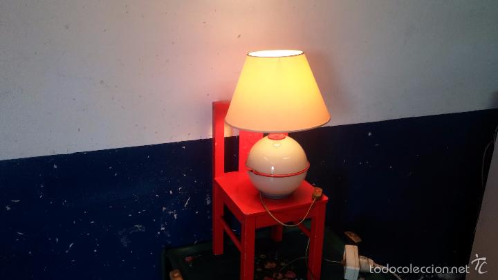 Antig&uuml;edades: Lampara de mesa vintage con base de vidrio - Foto 26
