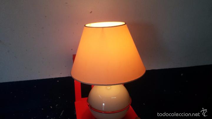 Antig&uuml;edades: Lampara de mesa vintage con base de vidrio - Foto 27