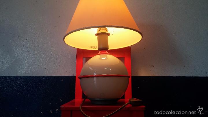 Antig&uuml;edades: Lampara de mesa vintage con base de vidrio - Foto 29