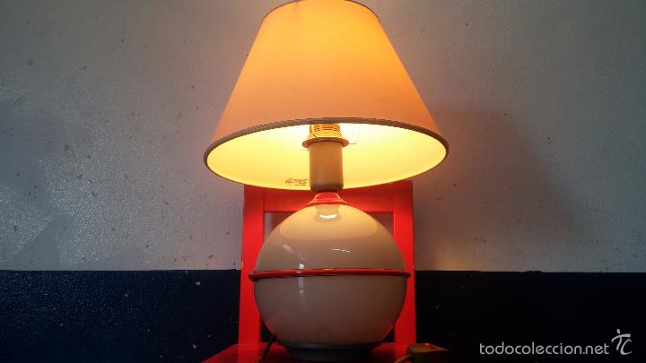 Antig&uuml;edades: Lampara de mesa vintage con base de vidrio - Foto 30