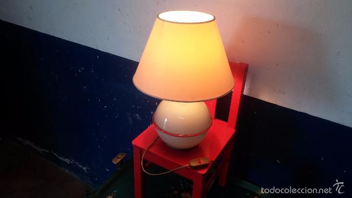 Antig&uuml;edades: Lampara de mesa vintage con base de vidrio - Foto 32