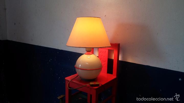 Antig&uuml;edades: Lampara de mesa vintage con base de vidrio - Foto 33