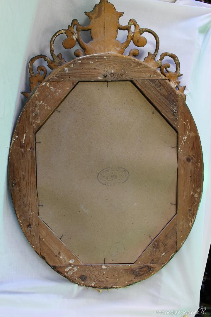 Antig&uuml;edades: espejo antiguo en madera tallada repintada - Foto 2
