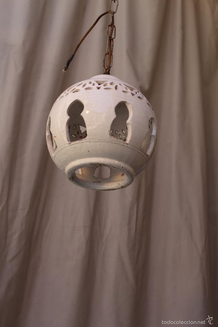 Antig&uuml;edades: lampara de techo en ceramica pintada de blanco - Foto 3
