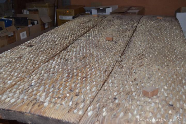 Antig&uuml;edades: Mesa de sala con rastrillo antiguo - Foto 2