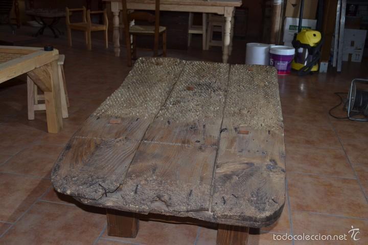 Antig&uuml;edades: Mesa de sala con rastrillo antiguo - Foto 3