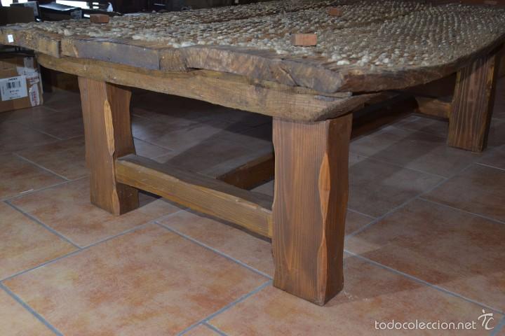 Antig&uuml;edades: Mesa de sala con rastrillo antiguo - Foto 4