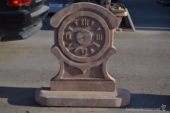 Antiques: Reloj de pared de piedra natural