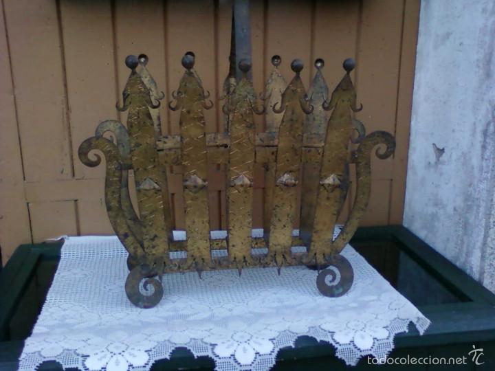 Antig&uuml;edades: REVISTERO DE HIERRO - Foto 1