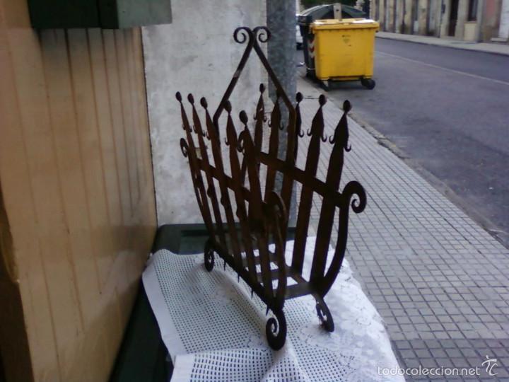Antig&uuml;edades: REVISTERO DE HIERRO - Foto 3