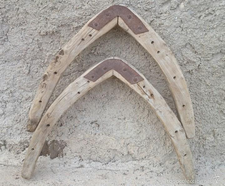 Antig&uuml;edades: Pareja de mazos de madera para albarda. - Foto 1