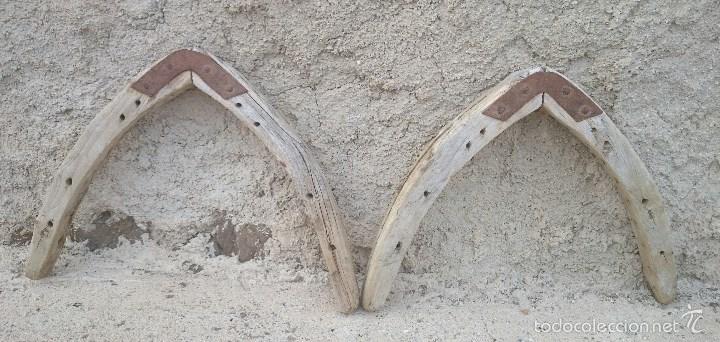 Antig&uuml;edades: Pareja de mazos de madera para albarda. - Foto 2