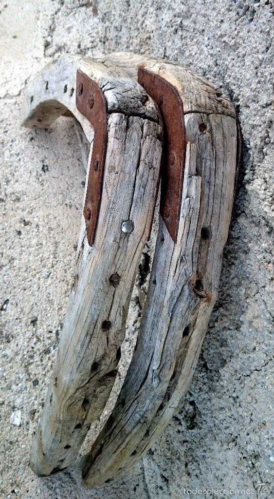 Antig&uuml;edades: Pareja de mazos de madera para albarda. - Foto 3
