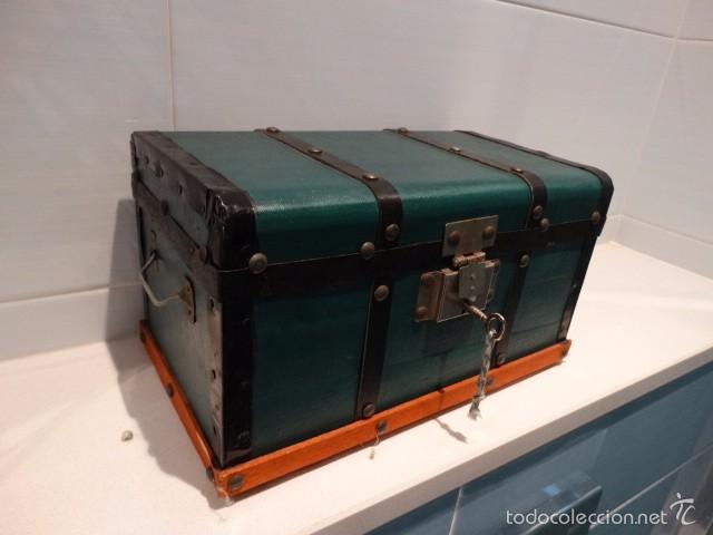 Antig&uuml;edades: Antiguo ba&uacute;l peque&ntilde;o - Foto 2