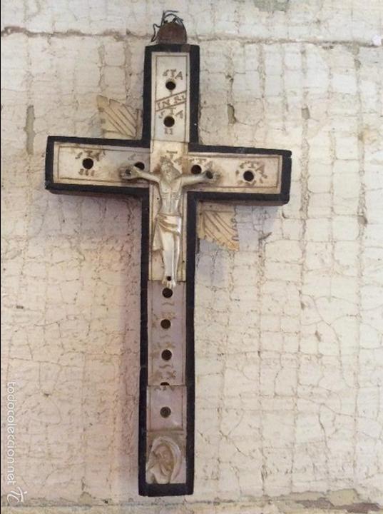 Antig&uuml;edades: Crucifijo de madera y madreperla - Foto 1