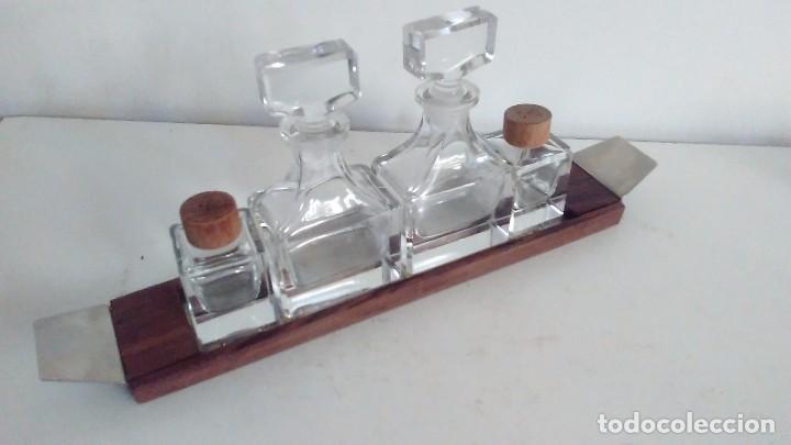 Antiquit&auml;ten: Vinagreras de cristal art dec&oacute;. Conjunto de vinagrera, aceitera, salero y pimentero