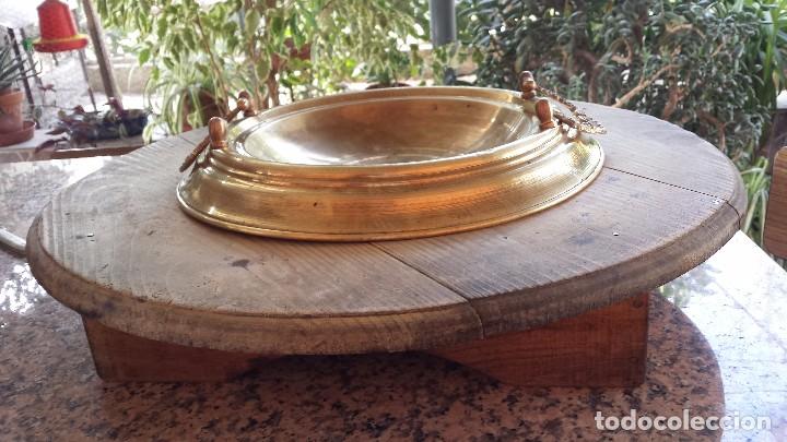 Antig&uuml;edades: antiguo brasero con soporte de madera - Foto 1