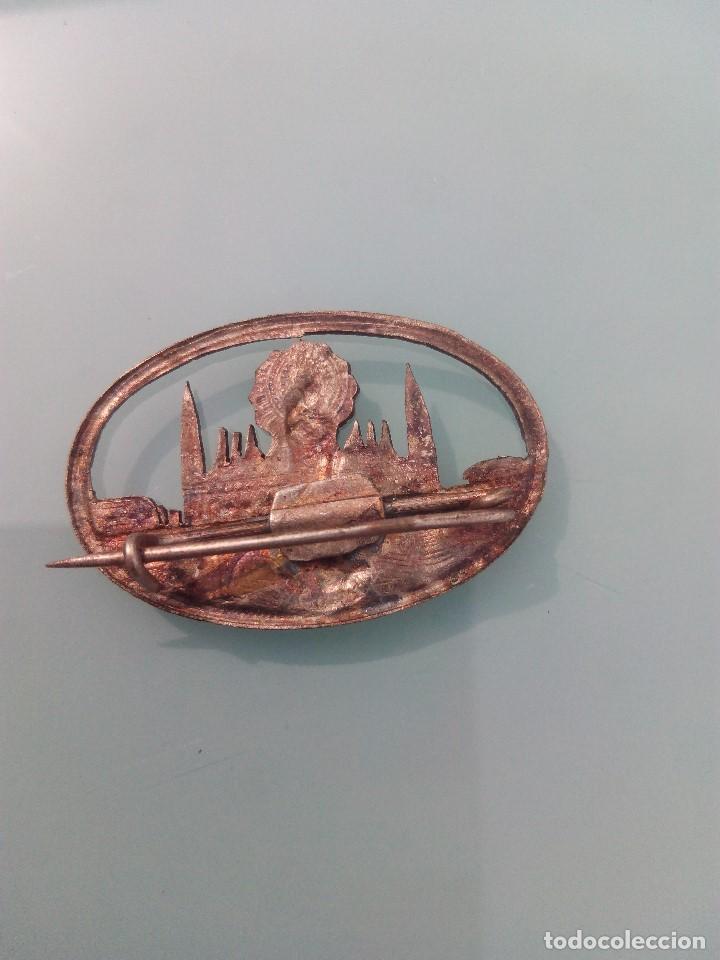 Antig&uuml;edades: Pin insignia de Nuestra Se&ntilde;ora del Pilar - Foto 2