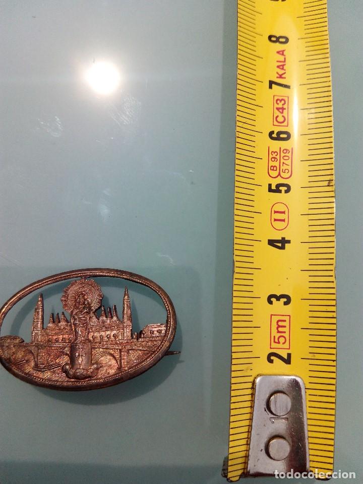 Antig&uuml;edades: Pin insignia de Nuestra Se&ntilde;ora del Pilar - Foto 3