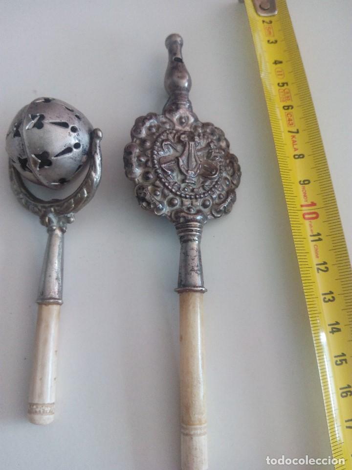 Antig&uuml;edades: Pito y sonajero antiguo con el mango de marfil - Foto 3