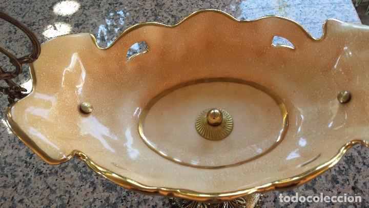 Antig&uuml;edades: antiguo centro de mesa de porcelana y bronce - Foto 4