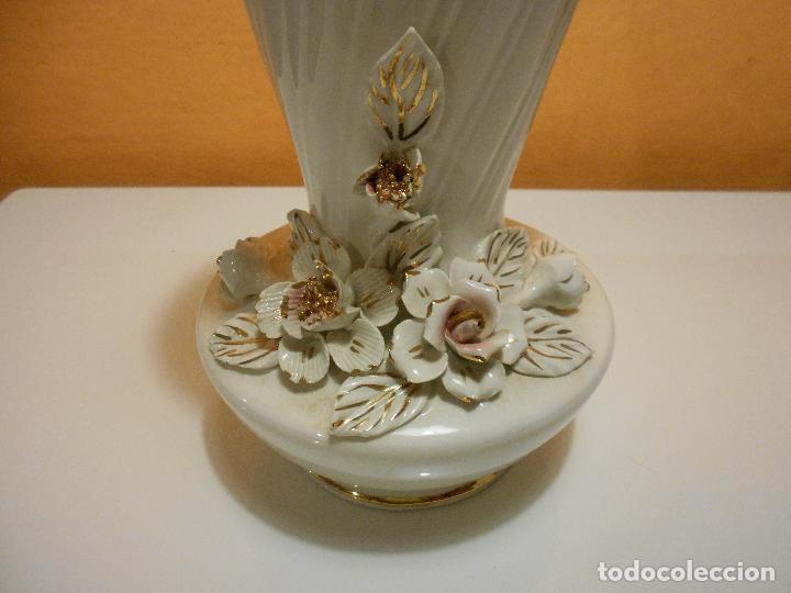 Antig&uuml;edades: FLORERO CON DECORACIONES - Foto 2