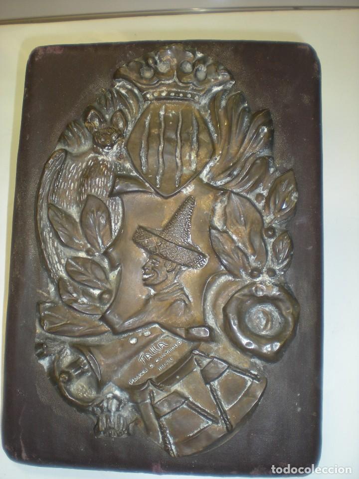 Antig&uuml;edades: Trofeo en cobre de Falla Plaza C. Castillo de 1946 - Foto 1