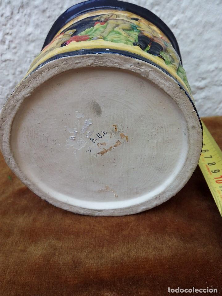 Antig&uuml;edades: Maceta con relieve de porcelana - Foto 4