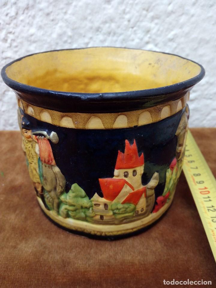 Antig&uuml;edades: Maceta con relieve de porcelana - Foto 5