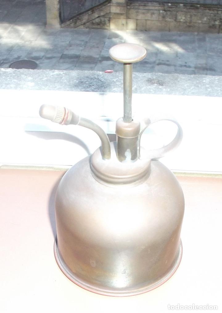 Antig&uuml;edades: aceitera de cobre antigua - Foto 1