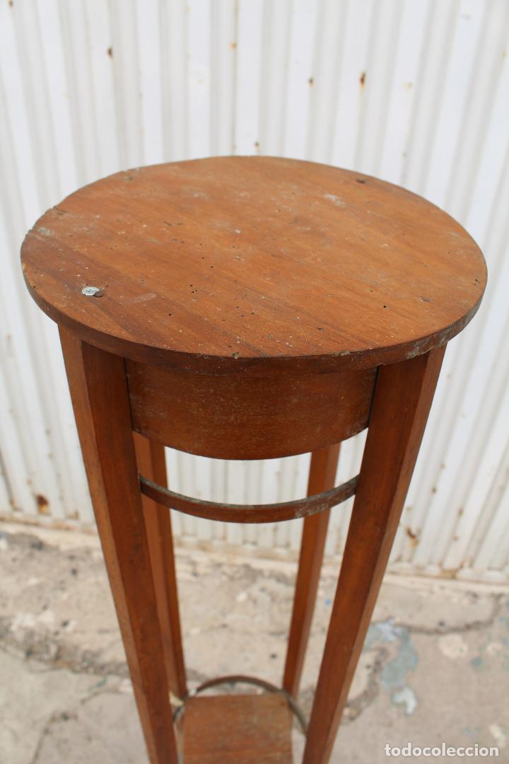 Antig&uuml;edades: peana mesita jardinera en madera - Foto 2