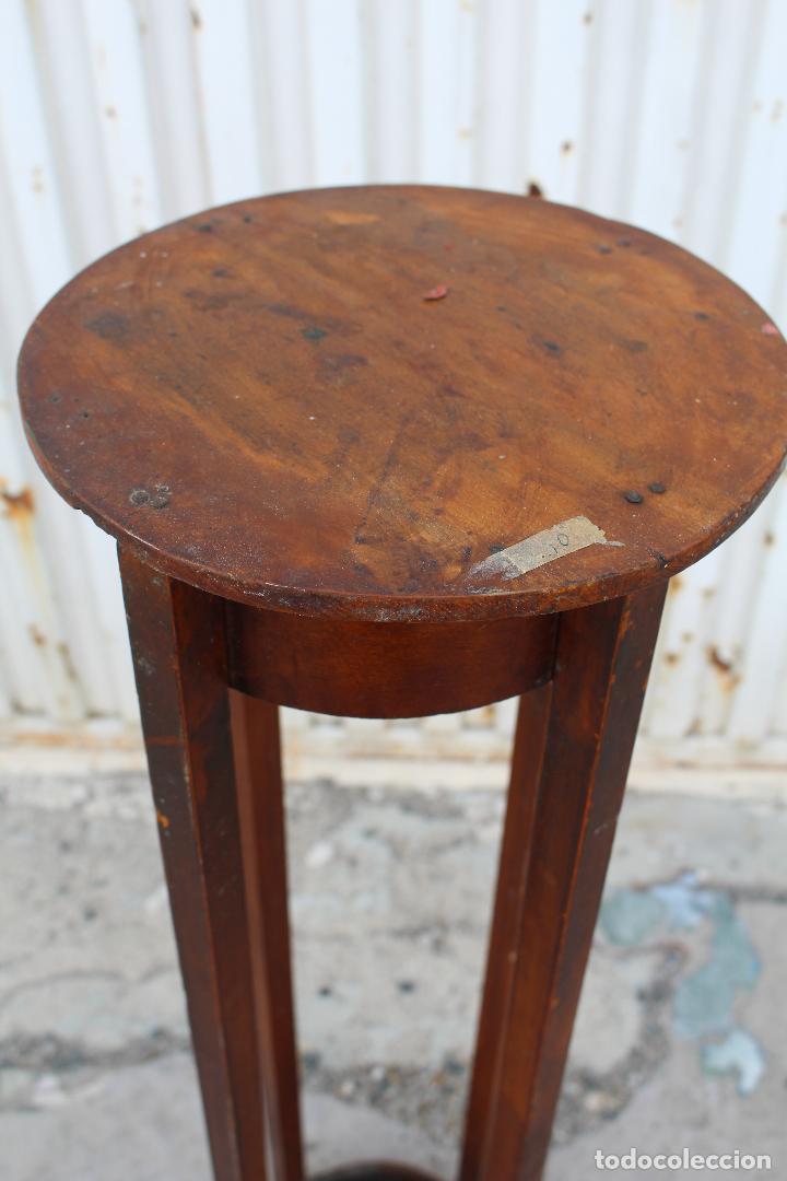 Antig&uuml;edades: peana mesita jardinera en madera - Foto 2