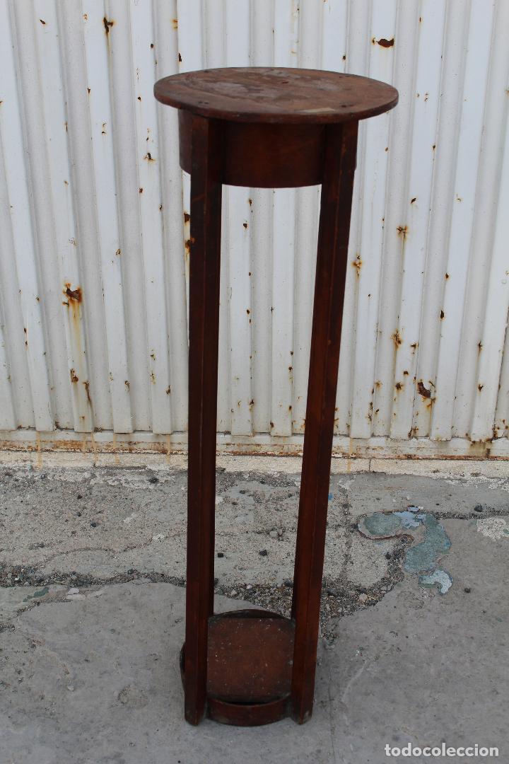 Antig&uuml;edades: peana mesita jardinera en madera - Foto 4