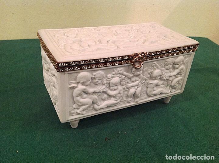 Antig&uuml;edades: Antigua Caja Limoges Con Figuras Querubines - Foto 2