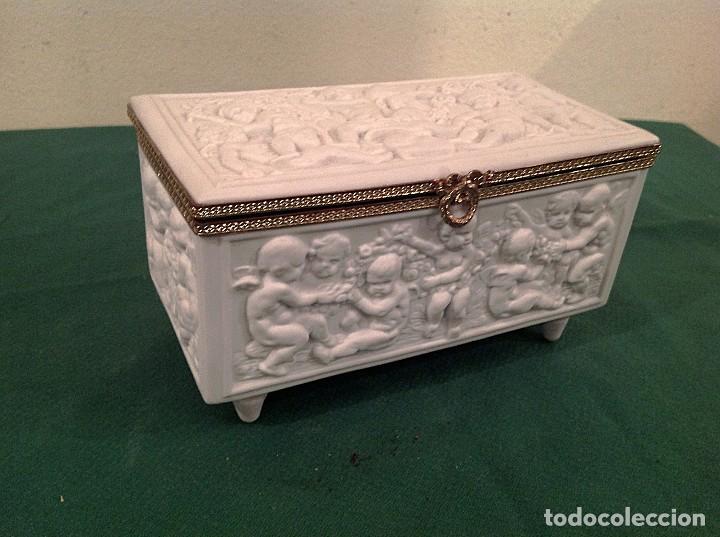 Antig&uuml;edades: Antigua Caja Limoges Con Figuras Querubines - Foto 3