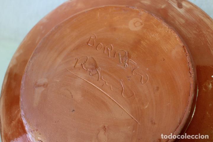 Antig&uuml;edades: plato de barro firmado, con racimo de uvas - Foto 3