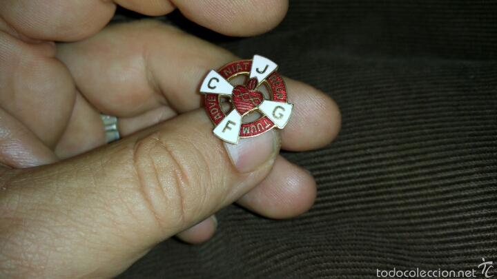 Antig&uuml;edades: Insignia del Sagrado Coraz&oacute;n a identificar esmaltada - Foto 1