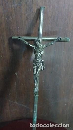 Antig&uuml;edades: crucifijo de mesa con base de madera para despacho - Foto 2