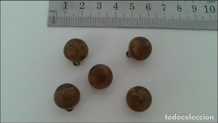 Antig&uuml;edades: lote de 5 botones antiguos en bronce - Foto 1