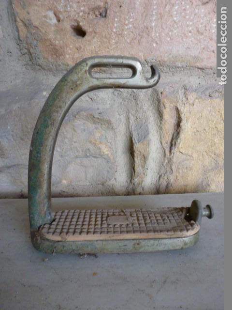Antig&uuml;edades: Estribo de seguridad de silla de montar - Foto 1