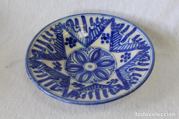 Antig&uuml;edades: plato de colgar en ceramica - Foto 3